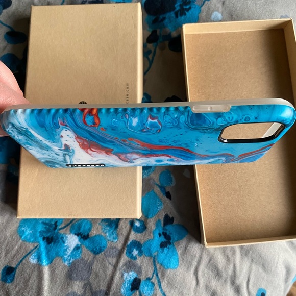 Akna Case ~ iPhone 11 - Picture 3 of 5